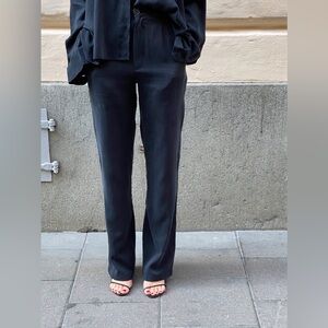 Djerf Avenue On The Go Pants - M